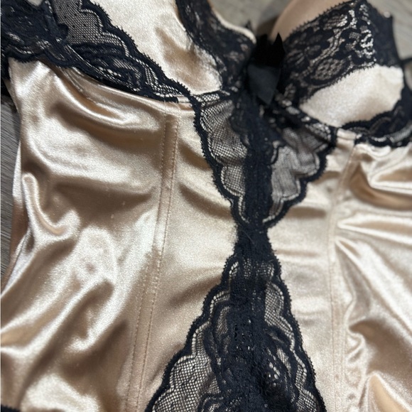 Elegant Black and Tan Lace Bustier / Corset / Large - Picture 2 of 9